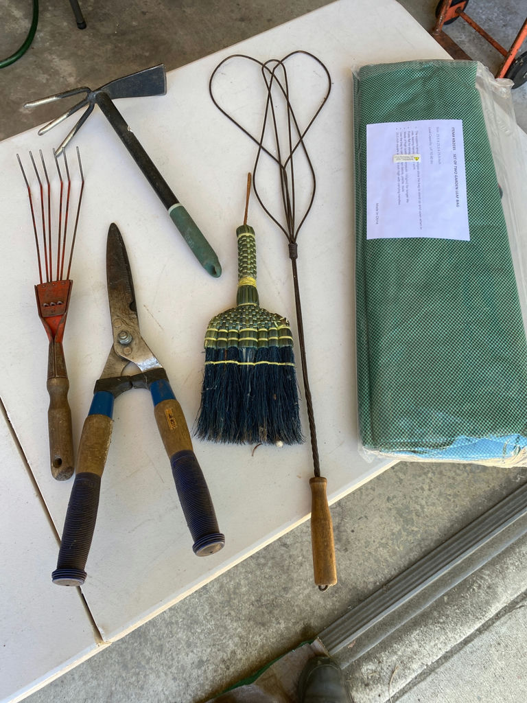 Cordless Leaf Blower and Assorted Garden Tools - image 6 of 8