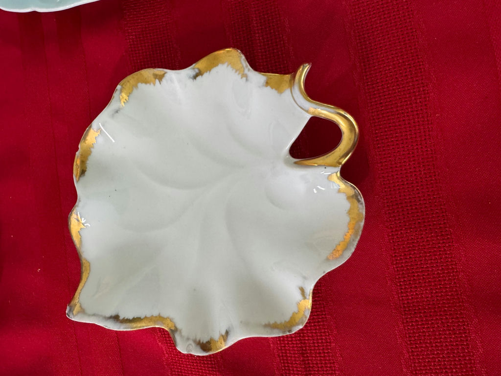 Porcelain & Fine Bone China Vanity Set  - image 5 of 8