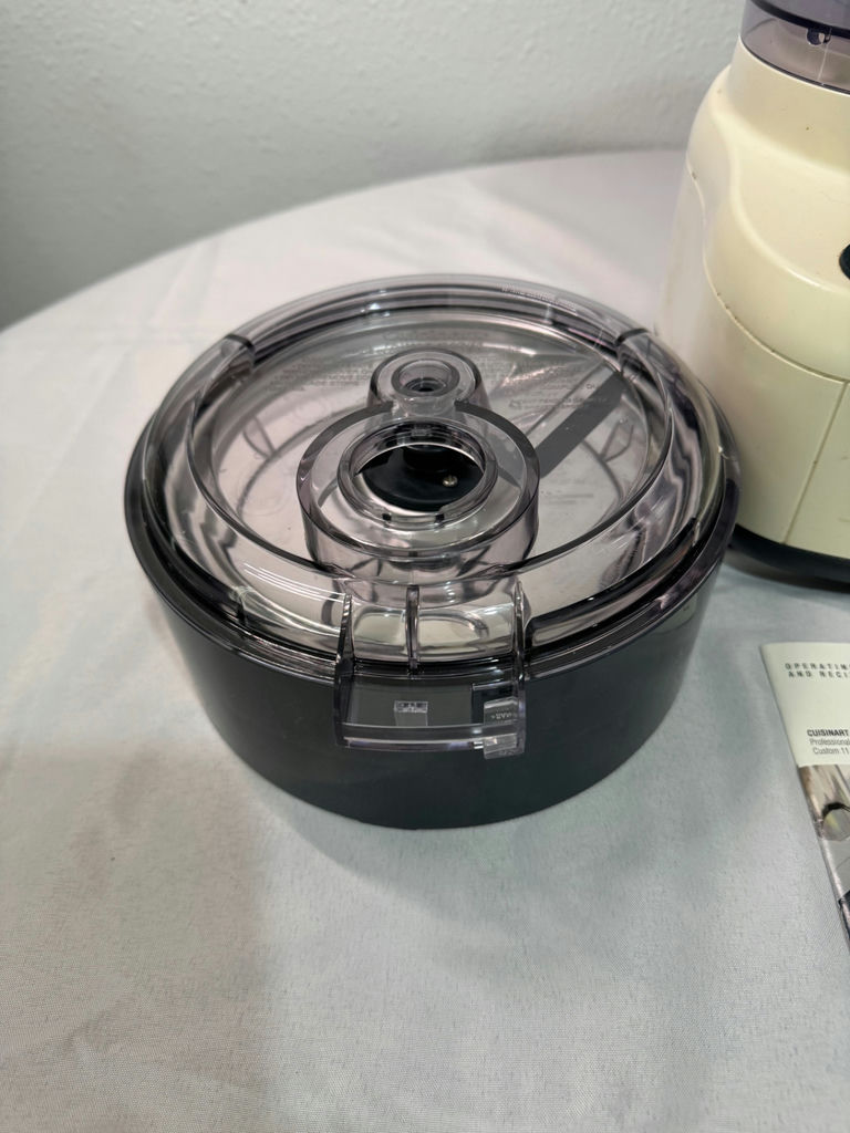 Cuisinart blender and food processor with attachments - image 4 of 4
