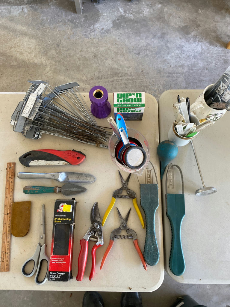 Gardening Tools, Gloves, Knee Pads and Benches - image 6 of 6