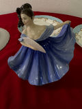 Porcelain & Fine Bone China Vanity Set - thumbnail 7 of 8