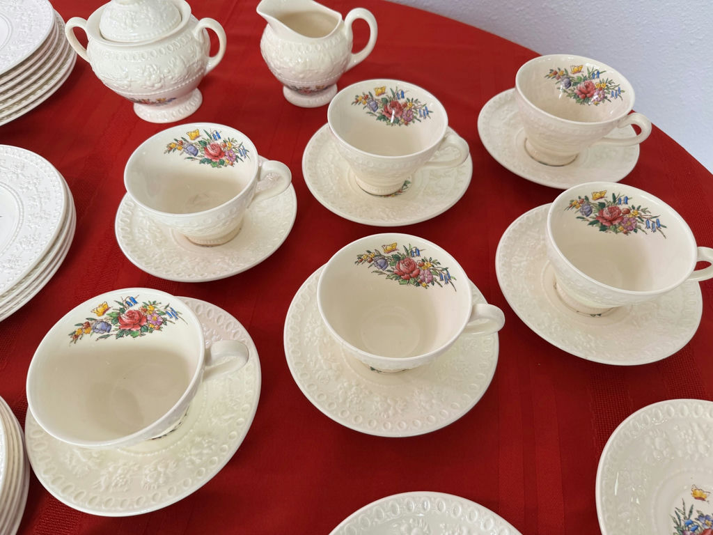 Rare Wedgewood "Tintern" Wellesley Tea & Coffee Service  - image 3 of 17