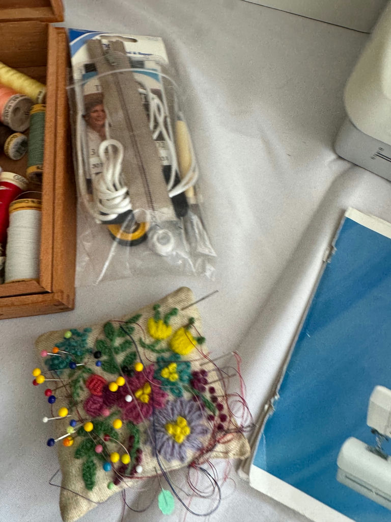 Memory Craft sewing machines with accessories - image 8 of 15