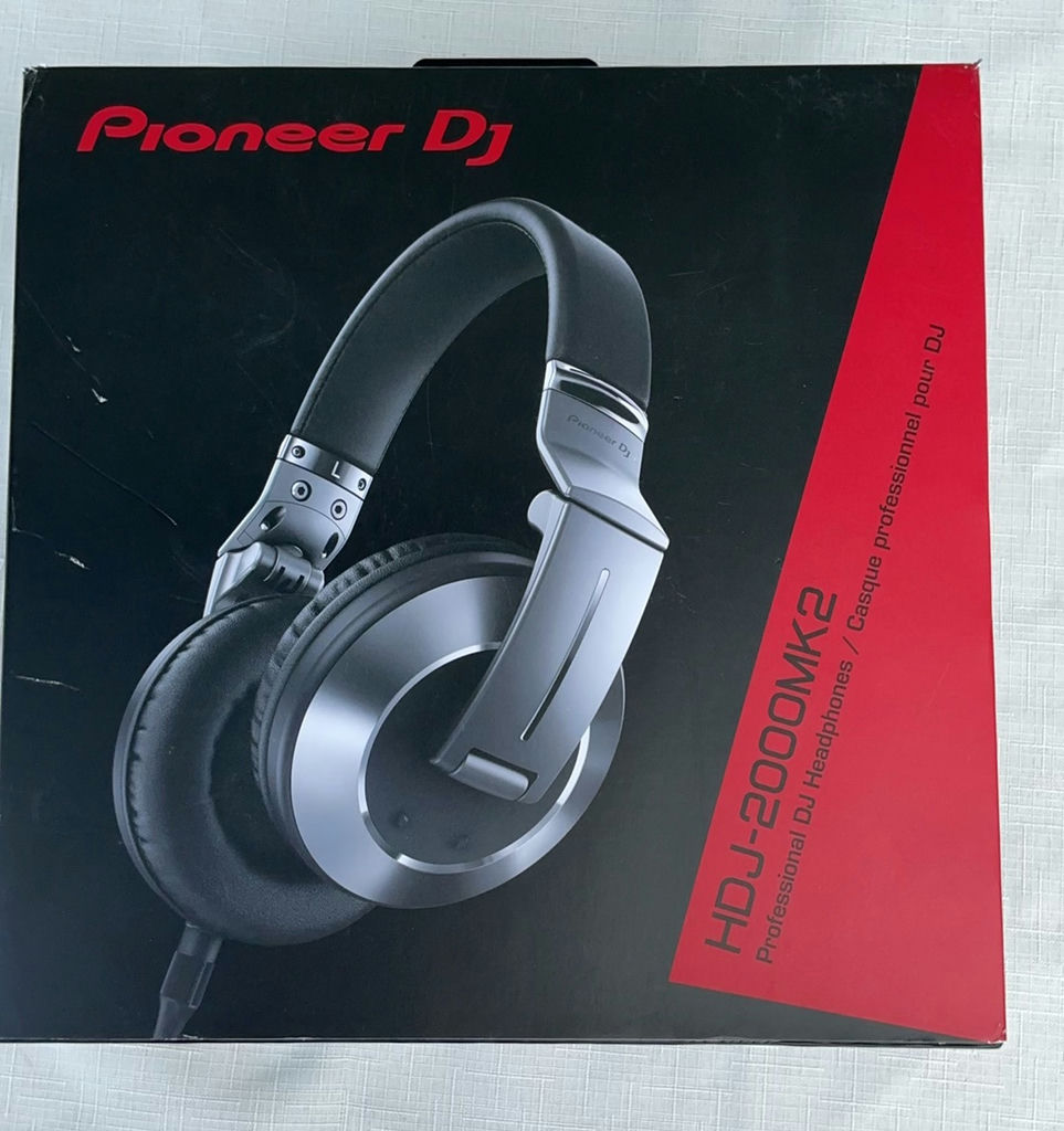 Beats Studio and Pioneer DJ HDJ-2000MK2 Headphones with Cases - image 2 of 5