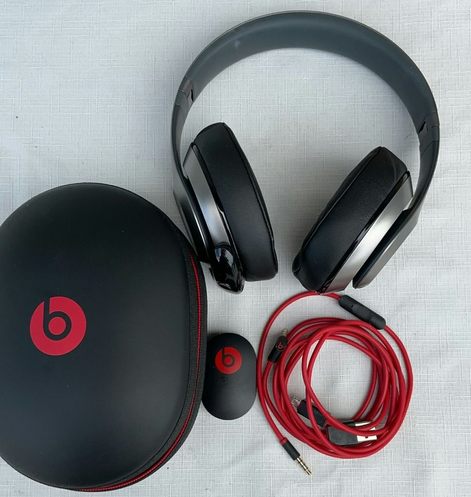 Beats Studio and Pioneer DJ HDJ-2000MK2 Headphones with Cases - image 4 of 5