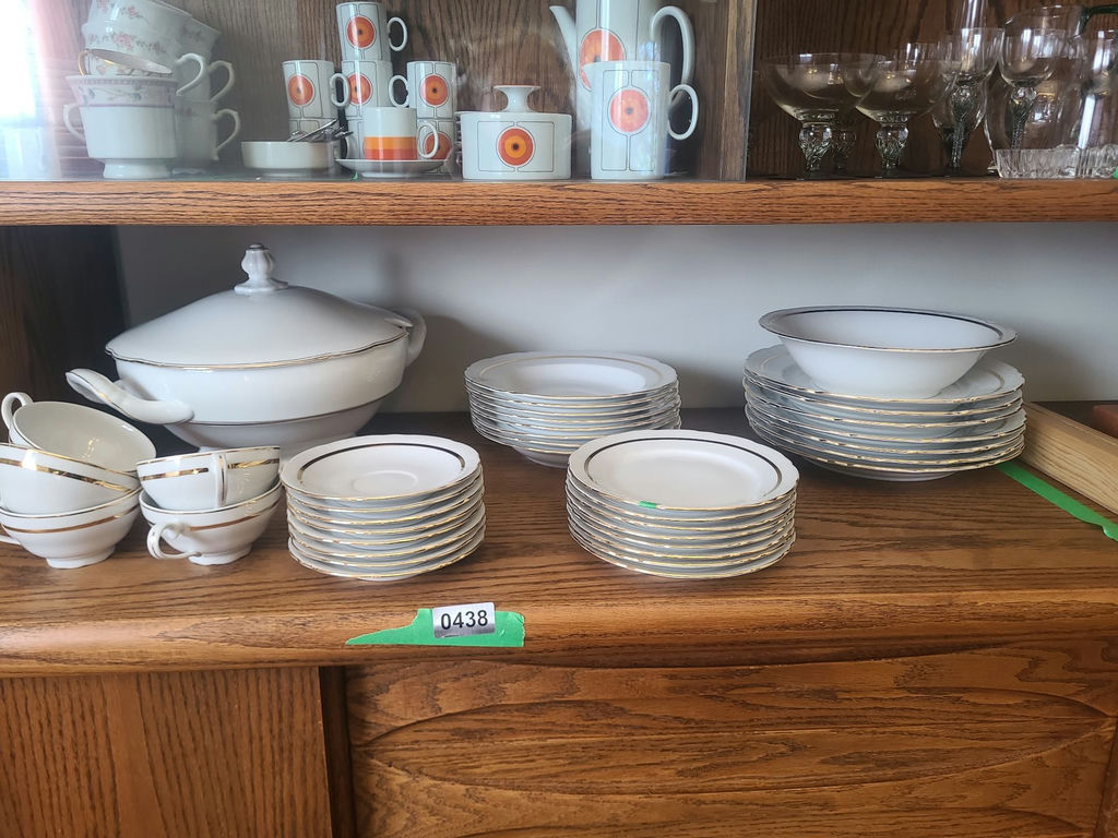Various Kitchenware - image 1 of 7