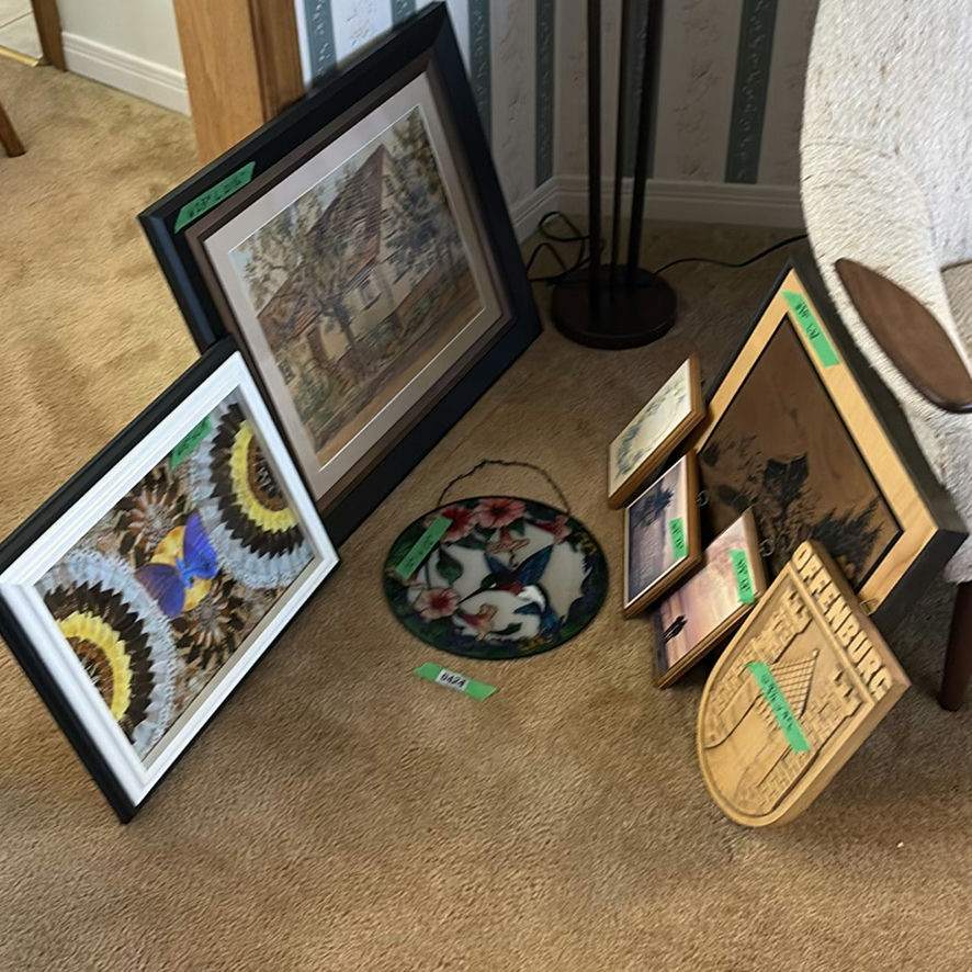 Various sizes framed artwork and wall pieces - image 1 of 4