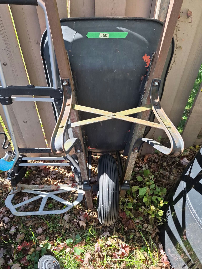 Various yard and gardern care tools - image 3 of 4