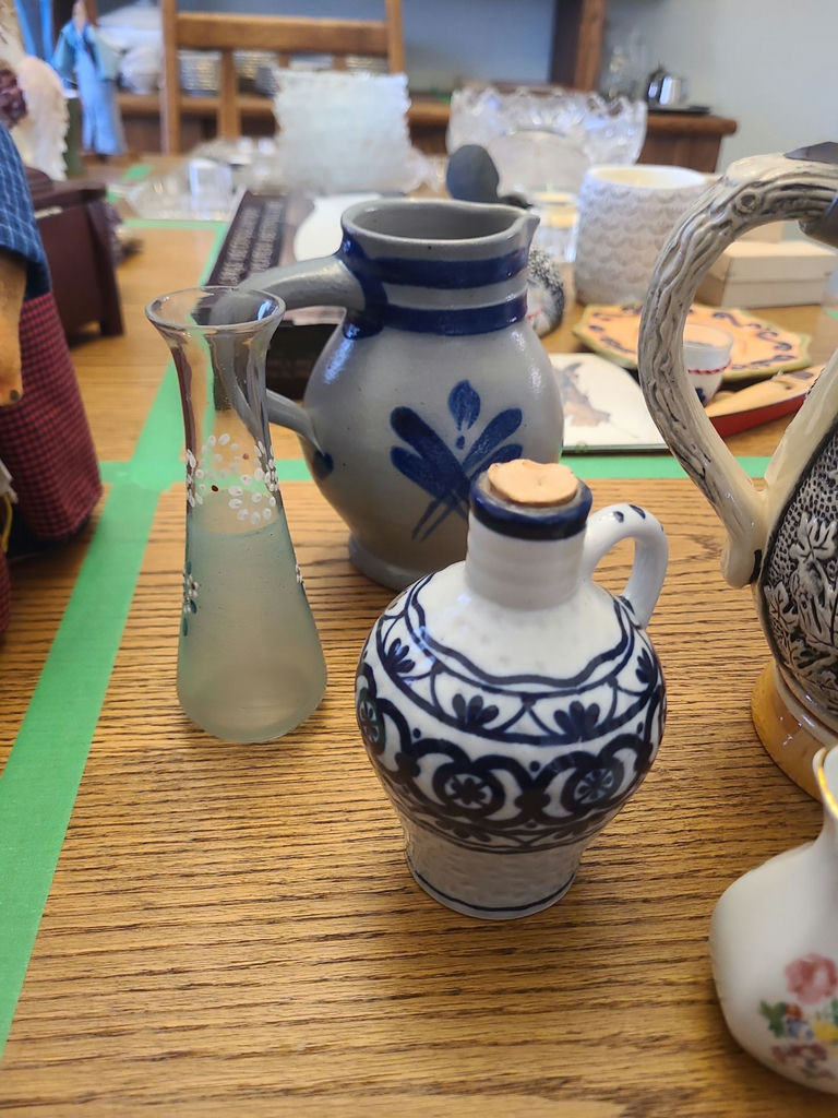 Assorted Ceramic and Glass Vases - image 3 of 9