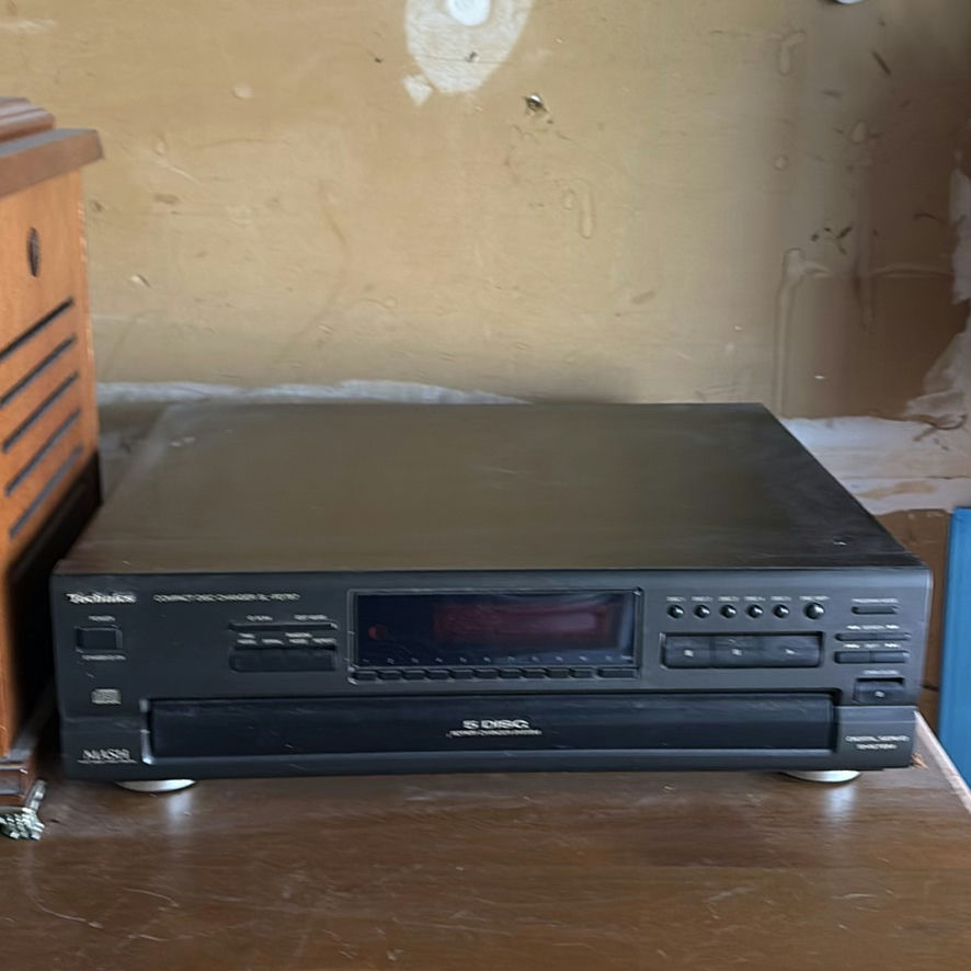 Technics 5-Disc Compact Disc Changer with CDs - image 2 of 4