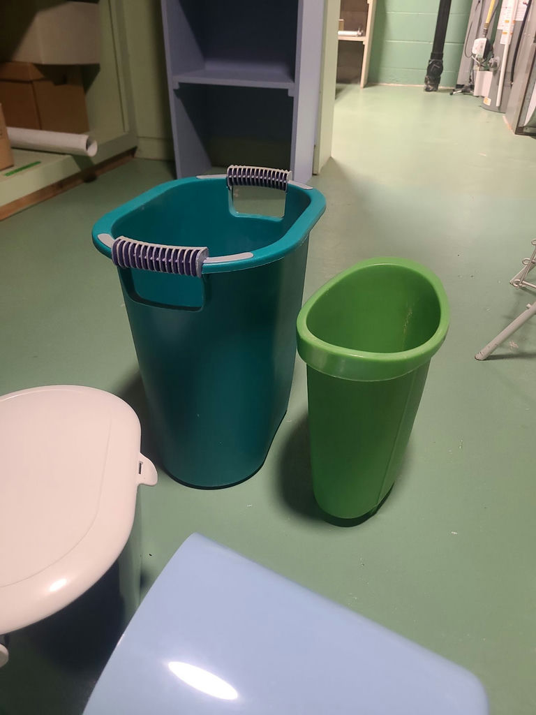Assorted Waste Bins and Household Containers - image 4 of 6