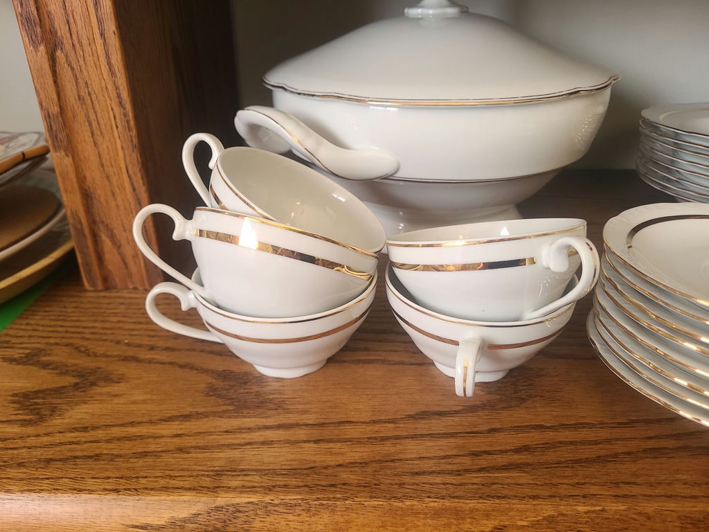 Various Kitchenware - image 3 of 7