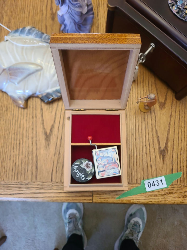 Assorted Collectables and Jewelry Box  - image 7 of 9