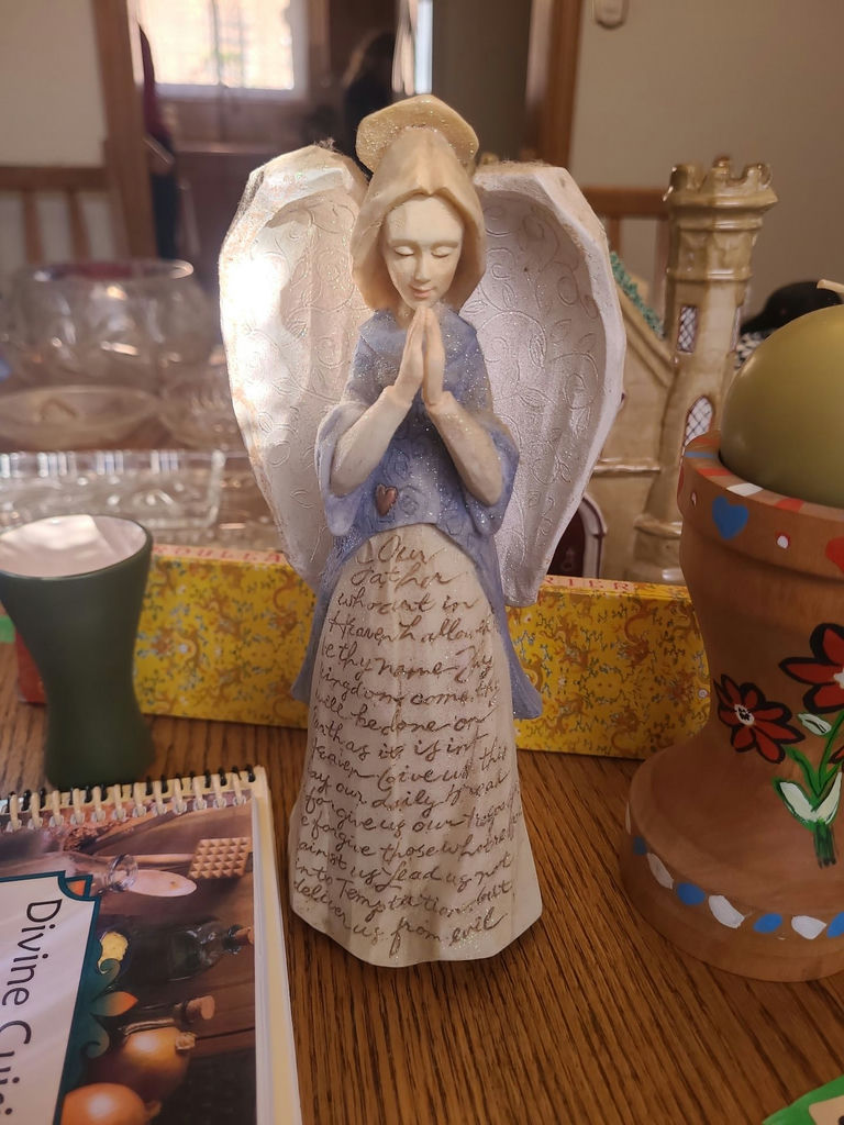 Assorted Decorative Figurines, Glassware, and Cookbooks - image 5 of 8