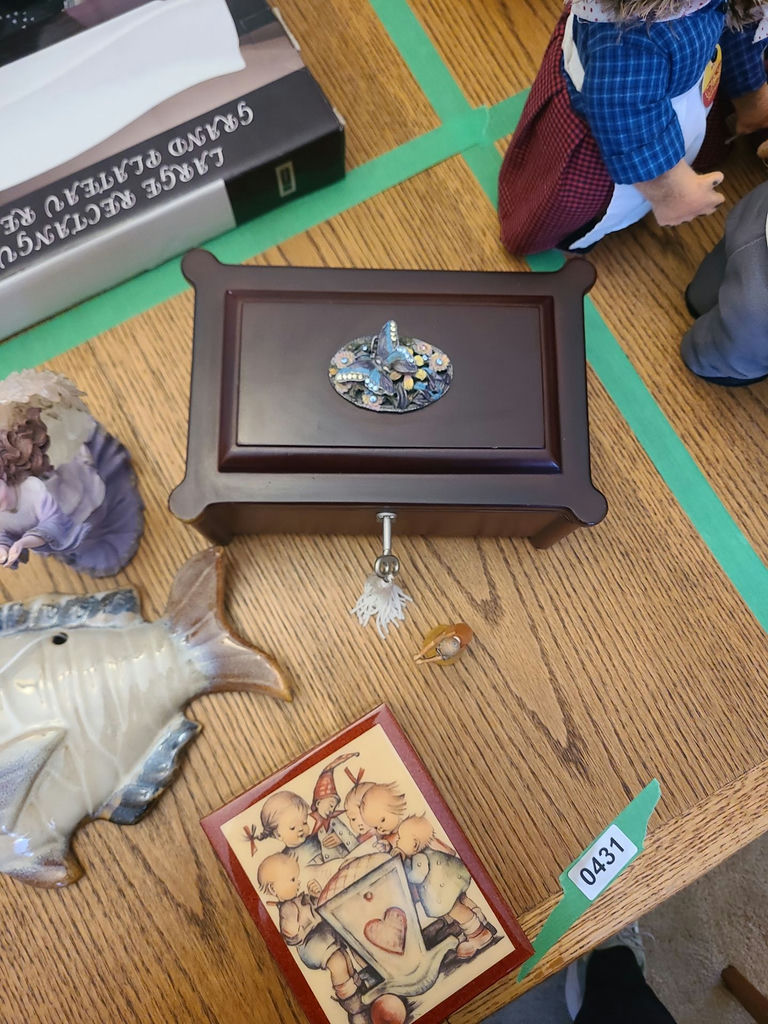 Assorted Collectables and Jewelry Box  - image 3 of 9