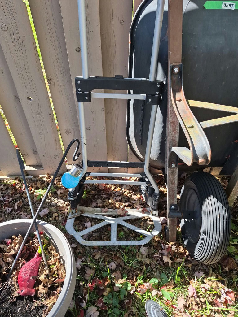 Various yard and gardern care tools - image 2 of 4