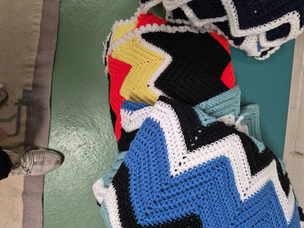Assorted Blankets and Quilted Bedding - image 3 of 4