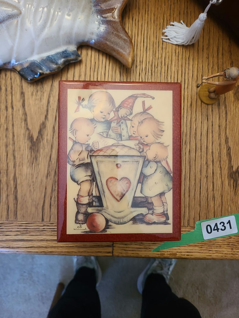 Assorted Collectables and Jewelry Box  - image 6 of 9