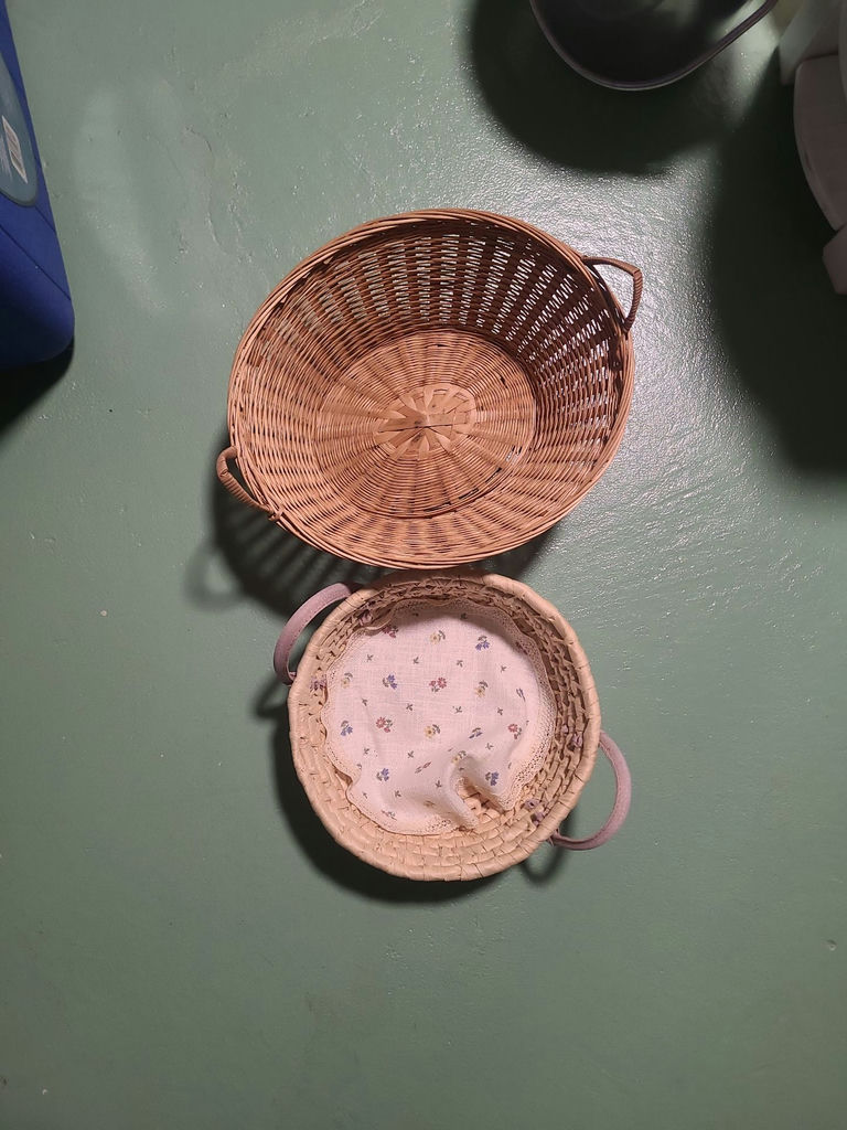 Assorted Kitchen Bakeware, Storage Containers, and Baskets - image 7 of 10