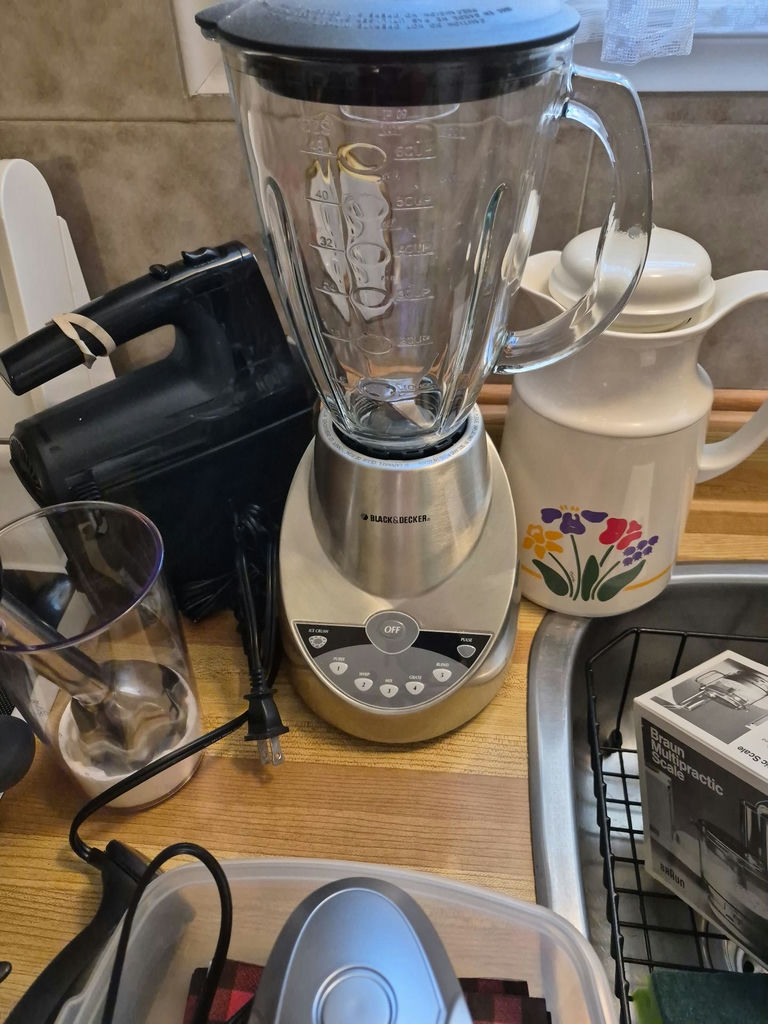 Kitchen Appliance Assortment - image 3 of 4