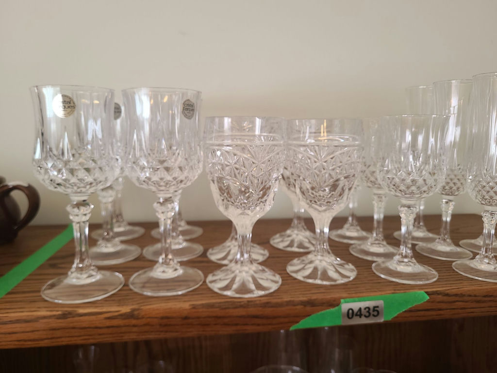 Various glassware - image 4 of 4