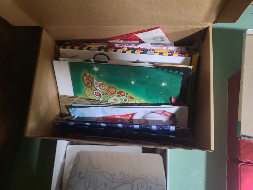 Assorted Tins and Gift Bags - image 5 of 5