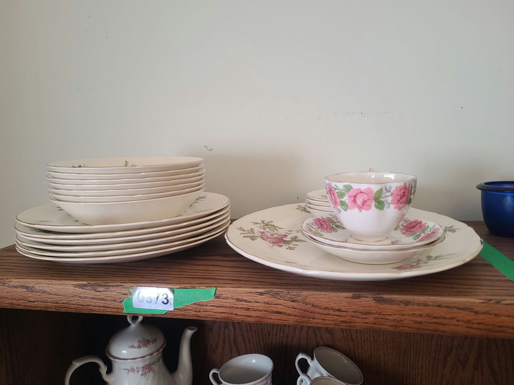 Various Kitchenware - image 1 of 5