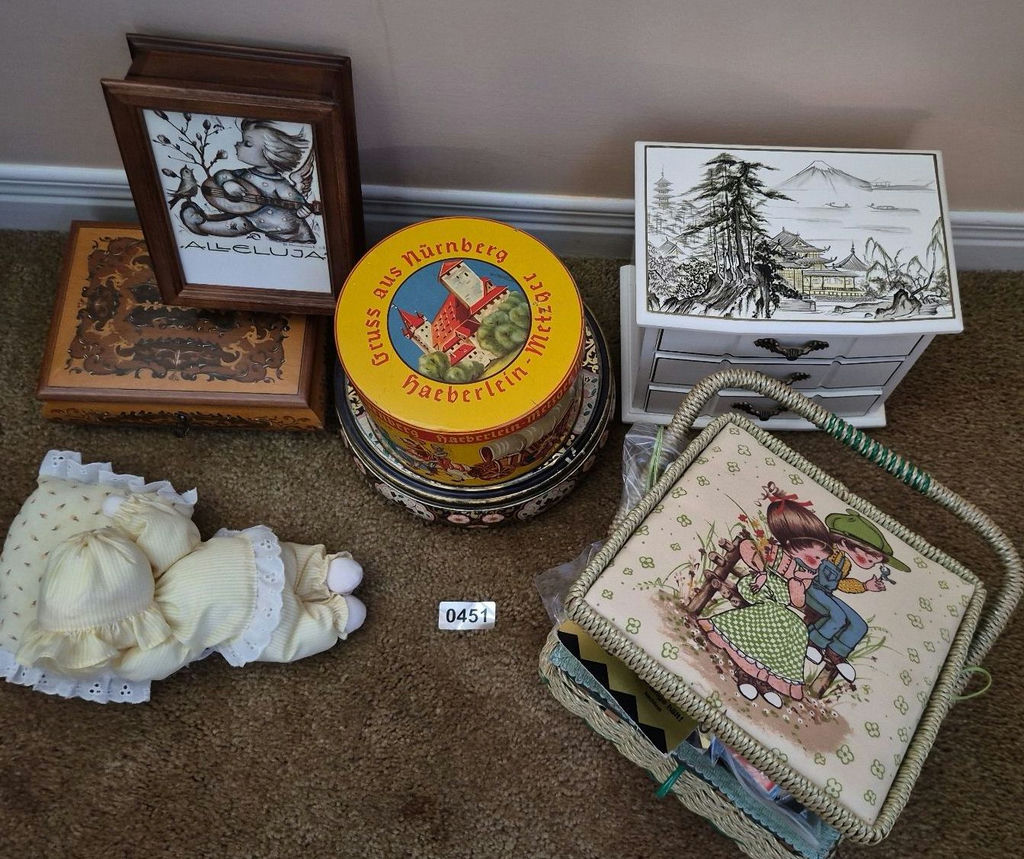 Assorted household items - image 1 of 5