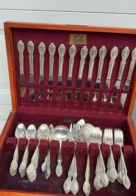 King Edward Silverplate Flatware Set in Wooden Chest - Image 1 of 5
