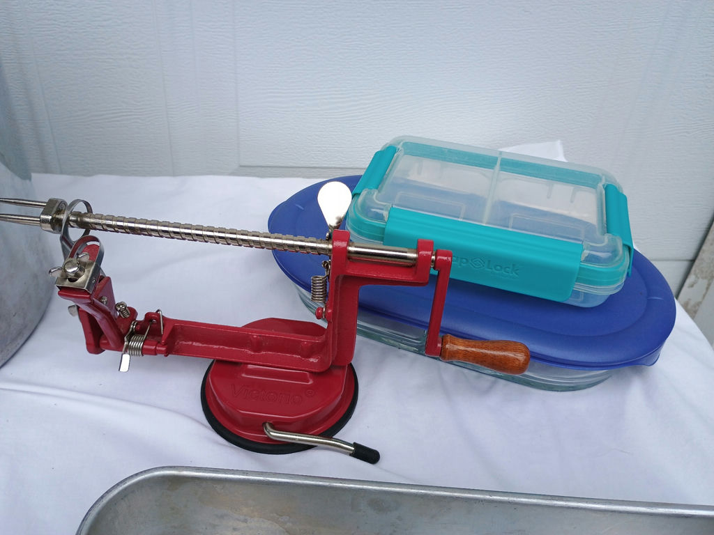 Kitchen supplies, pans, immersion blender  - image 3 of 7