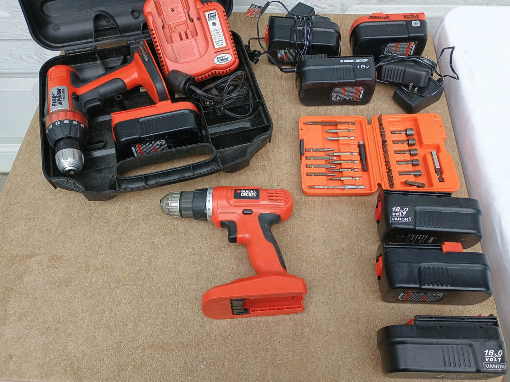 2 18v black and decker drills - image 5 of 8