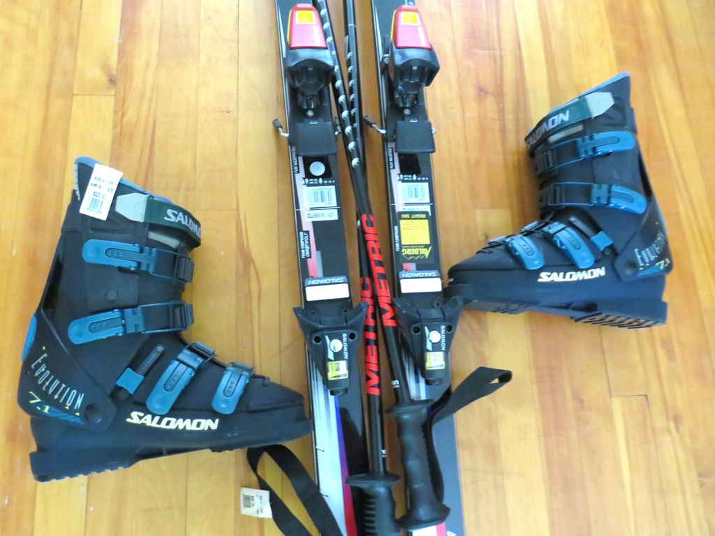 Salomon Syncro Pair of Skis with Ski Poles and Evolution 7.1 Boots - image 4 of 19