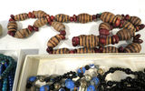 Mixed lot of Costume Jewelry Necklaces - thumbnail 5 of 7
