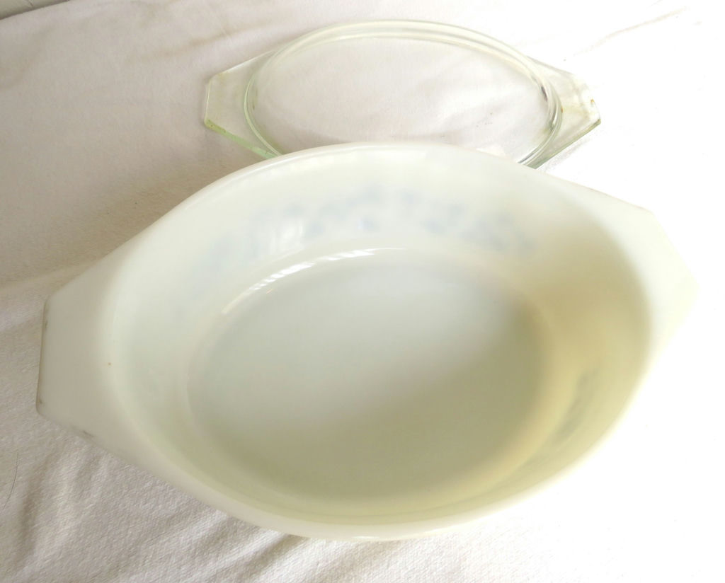 Vtg Pyrex Golden Acorn Covered Cassarole Dish - image 4 of 5
