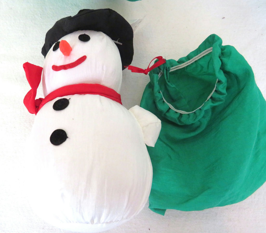 Fun Collection of Mini Nylon Santas and Snowmen in Bags - image 5 of 5