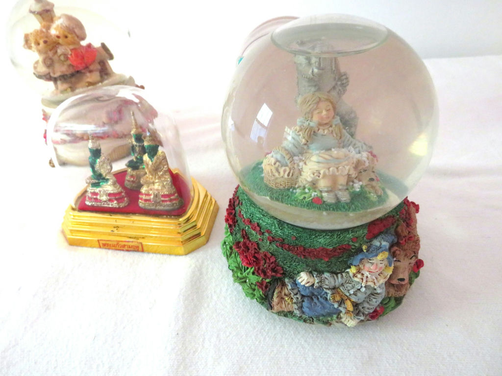 Variety of Globes, 1 not working/no lights - image 3 of 8