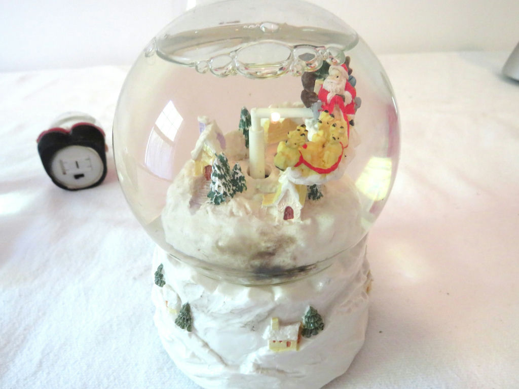 Christmas Globe Lot with 2 Musical Globes, 1 Missing Water - image 10 of 10