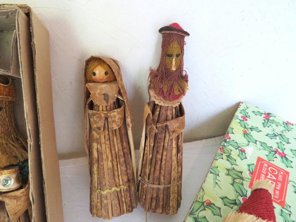 Vintage Corn Husk Burlap Wise Men Santa and Holy Family - image 3 of 6