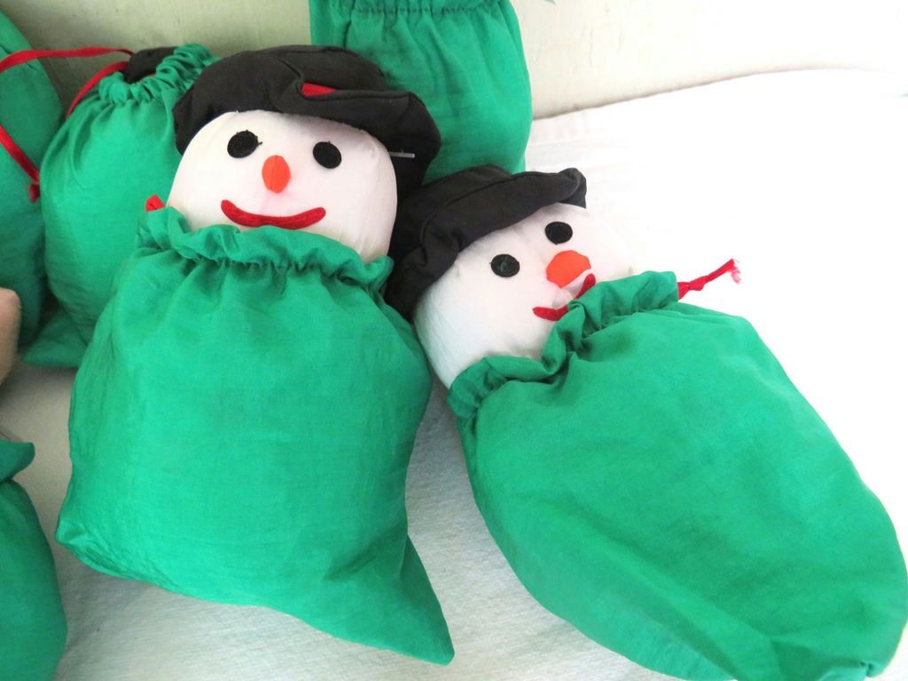 Fun Collection of Mini Nylon Santas and Snowmen in Bags - image 4 of 5