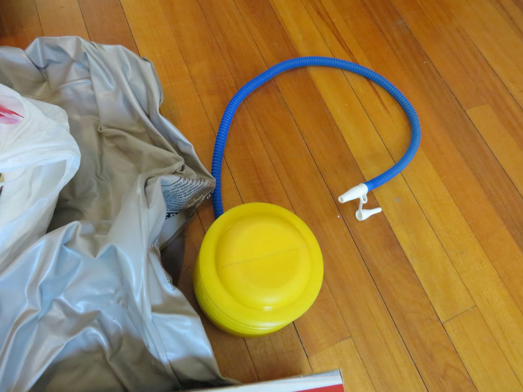 Lot of Inflatable Mattresses and Pumps Coleman - image 7 of 7