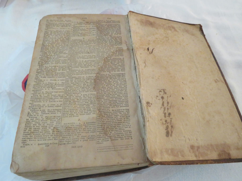 Leatherbound Antique 1818 Abridgement of Ainsworth’s Dictionary - image 9 of 9