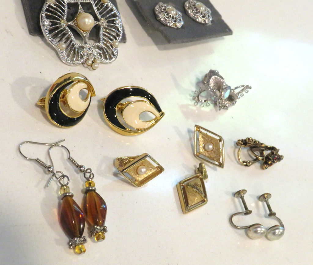 Costume Jewelry Earrings 1928 Monet with Pendant - image 8 of 10