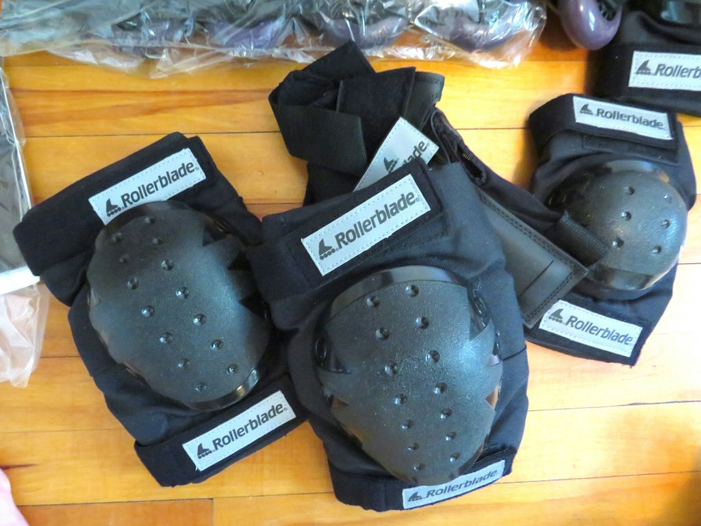 Pair of Roller Blade Boots with Blades and Pads - image 3 of 6