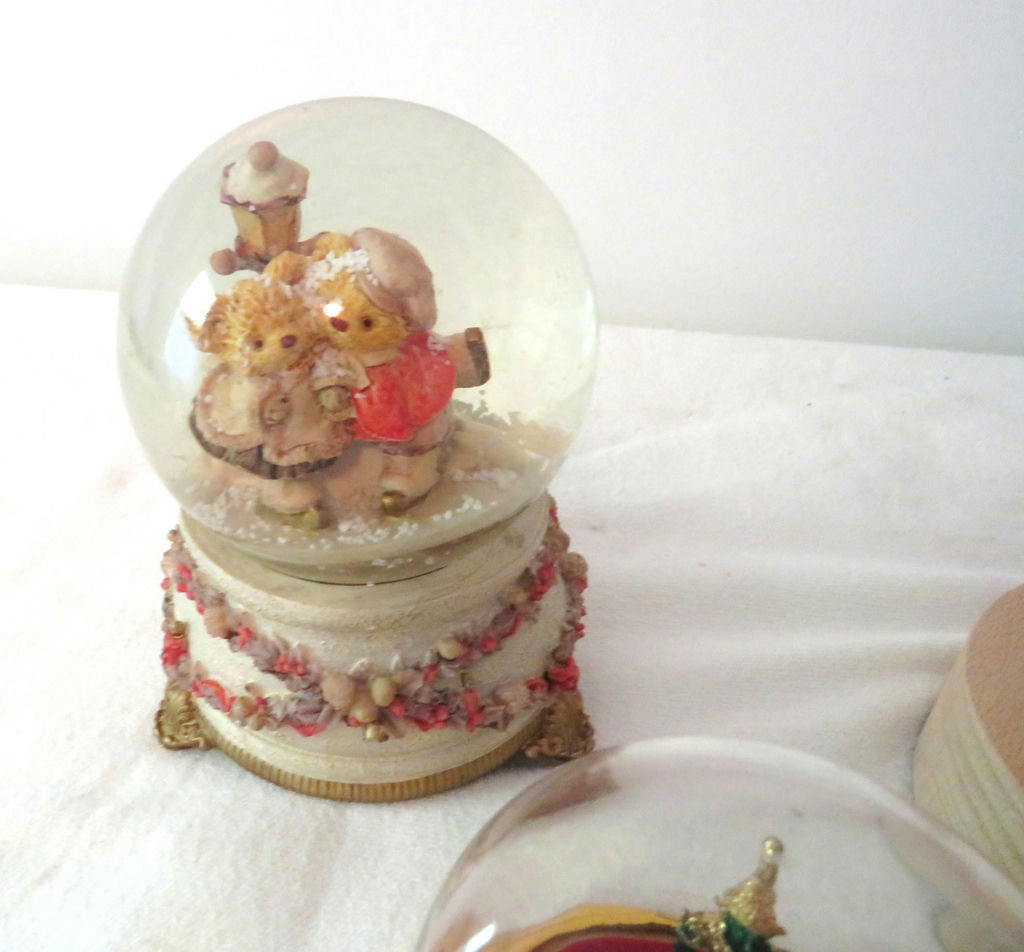 Variety of Globes, 1 not working/no lights - image 5 of 8