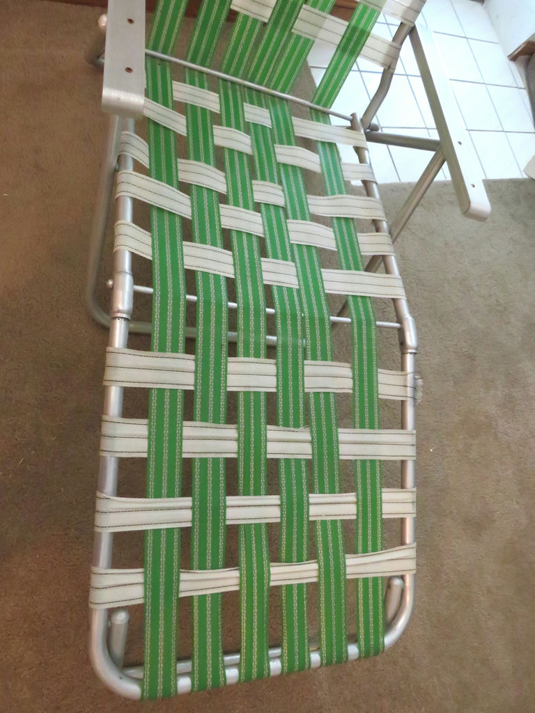 Vintage Green and White Webbed Chaise Lounge - image 4 of 6