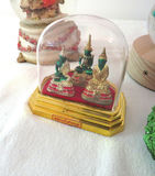 Variety of Globes, 1 not working/no lights - thumbnail 4 of 8