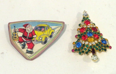 2 Vintage Christmas Pins Tree Marked Warner - Image 1 of 5