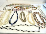 Large lot of Vintage Costume Jewelry Necklaces Monet - thumbnail 5 of 15