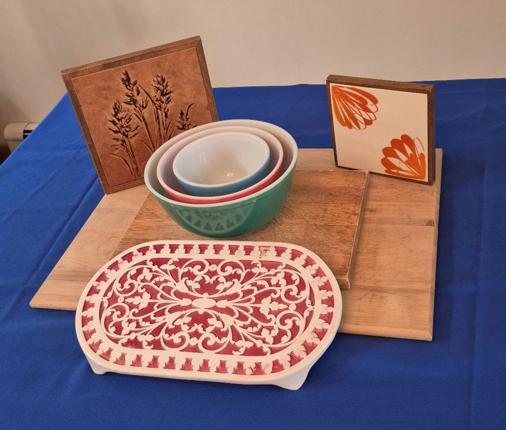Lot of Kitchen Items - image 2 of 3