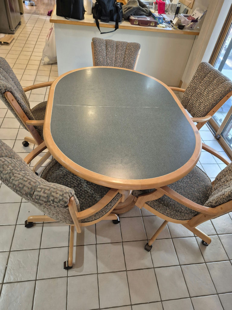 Oval kitchen table with 5 chairs - image 1 of 4